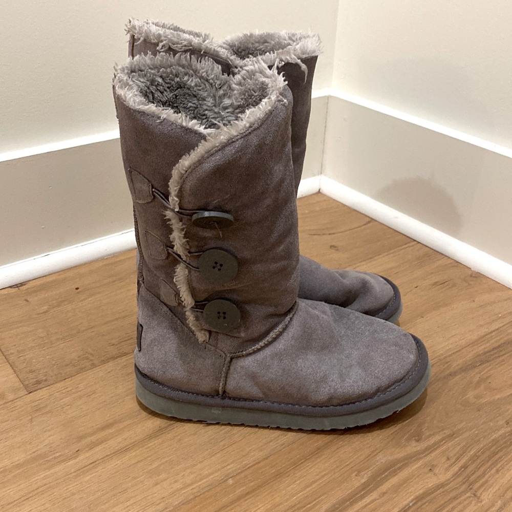 Used Grey Ugg Bailey Button Triplet Boots woman’s size 8